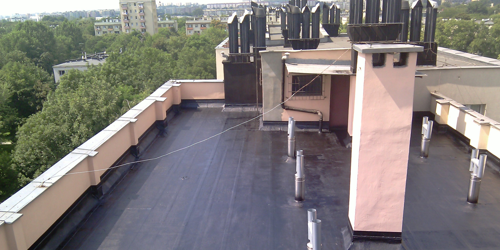 How to Repair and Waterproof a Metal Roof With Liquid Rubber